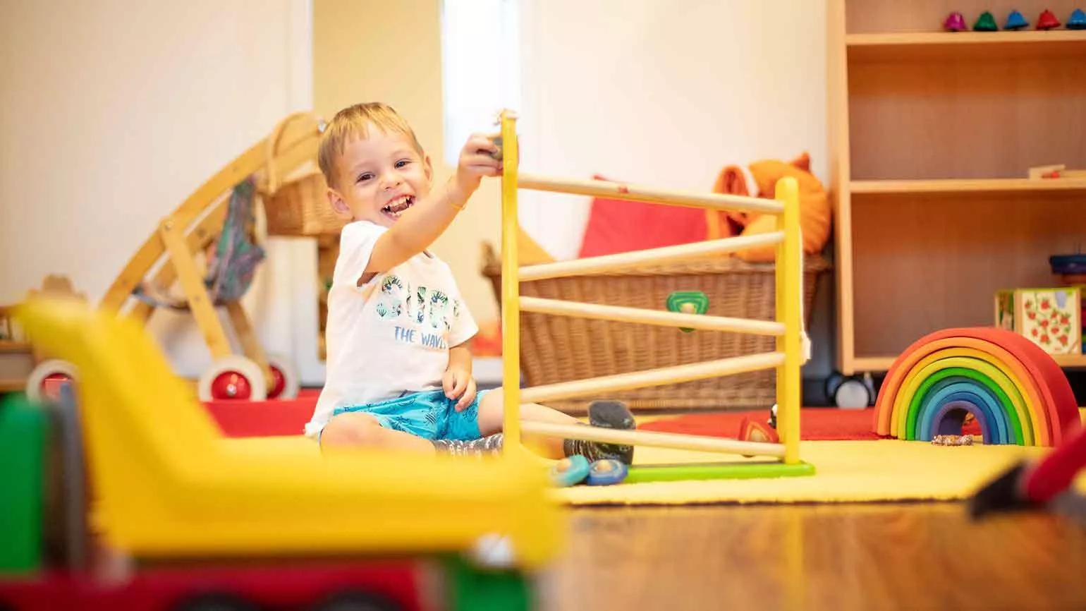 Kind beim Spielen im Fronius KinderLand